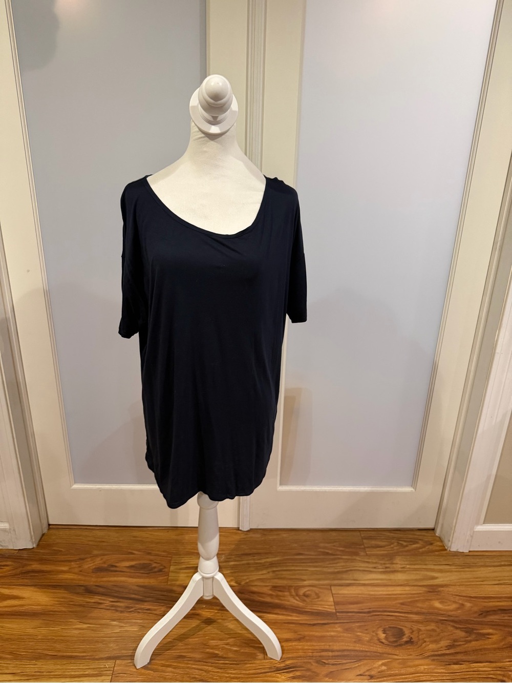 Women’s Navy Scoop Neck Short Sleeve Top